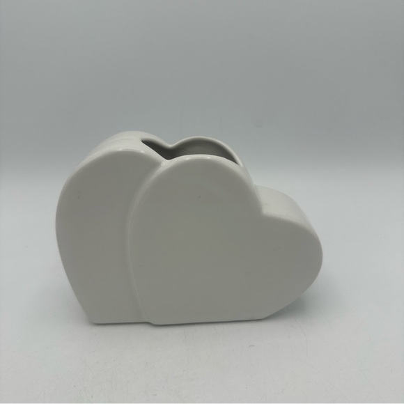 Vtg Mr Norman Inc Heart Shaped Vase Bright white ceramic Valentines DayFlower - Picture 1 of 9
